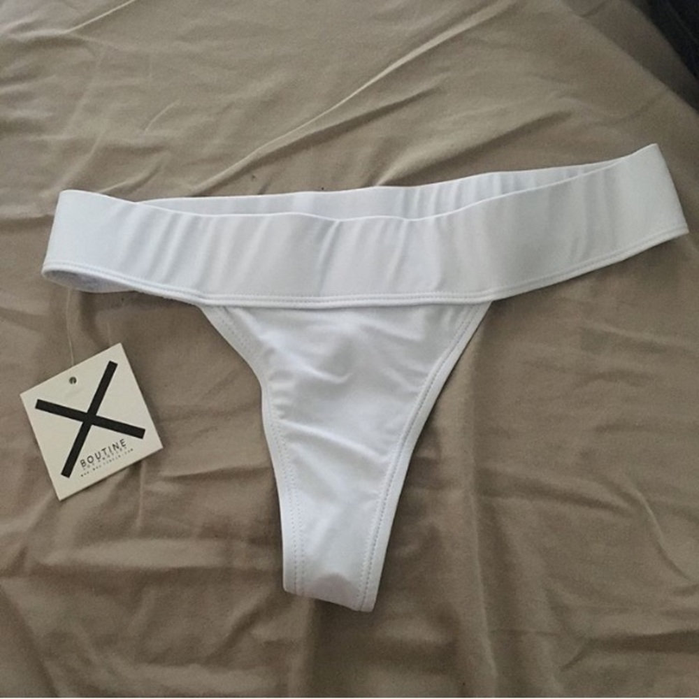 boutine la white bottoms